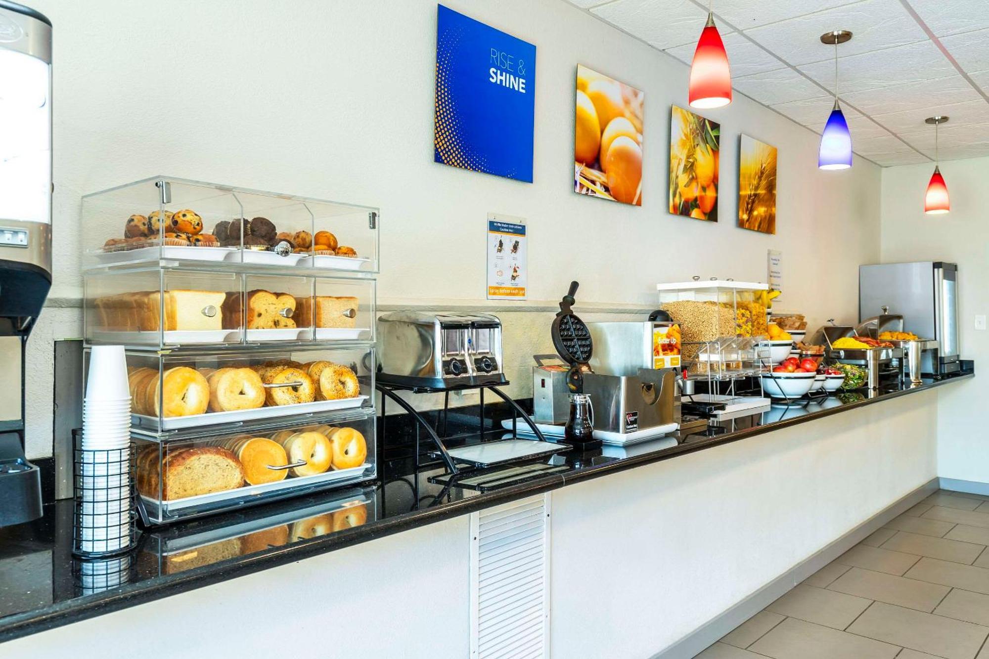 יורקטון Comfort Inn & Suites מראה חיצוני תמונה