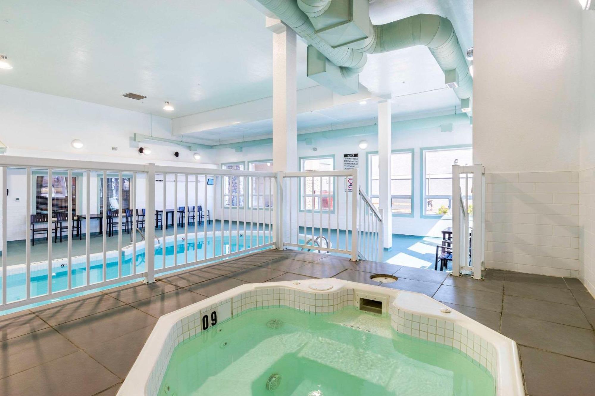 יורקטון Comfort Inn & Suites מראה חיצוני תמונה