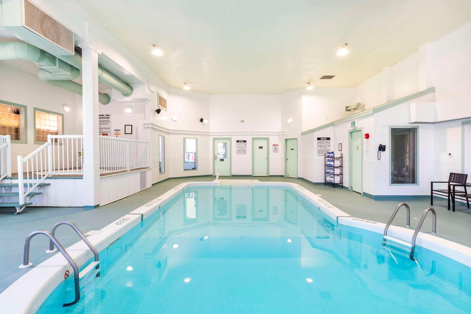 יורקטון Comfort Inn & Suites מראה חיצוני תמונה