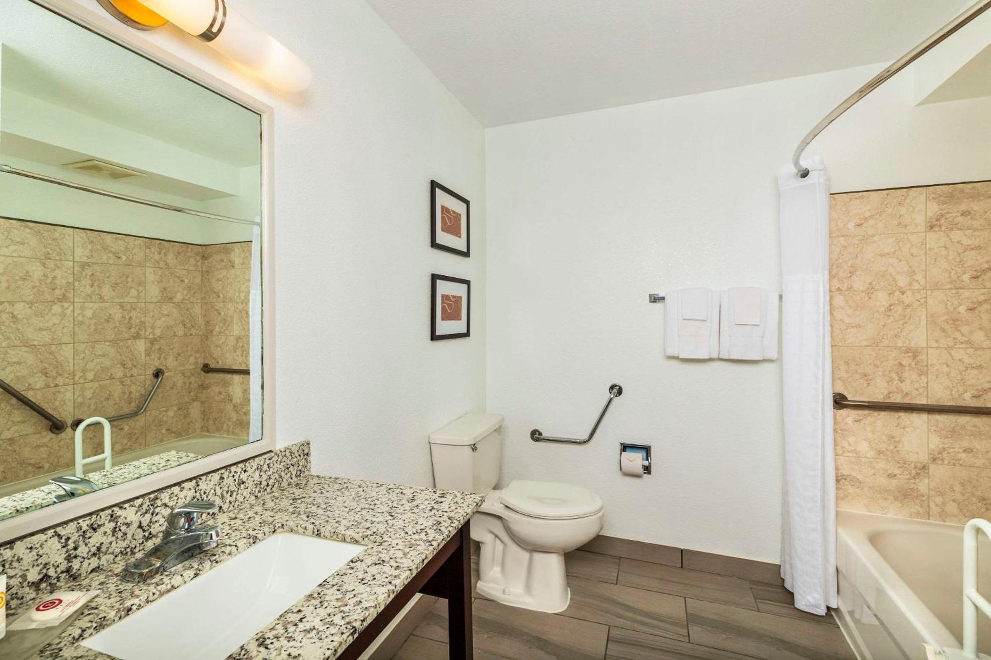יורקטון Comfort Inn & Suites מראה חיצוני תמונה