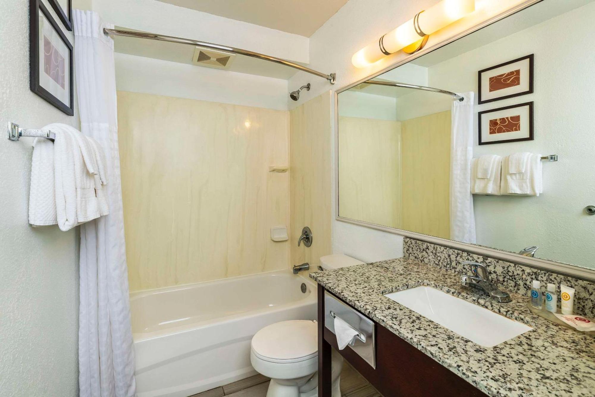 יורקטון Comfort Inn & Suites מראה חיצוני תמונה