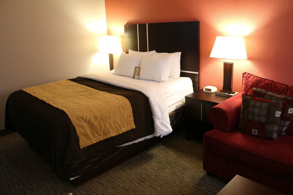 יורקטון Comfort Inn & Suites מראה חיצוני תמונה