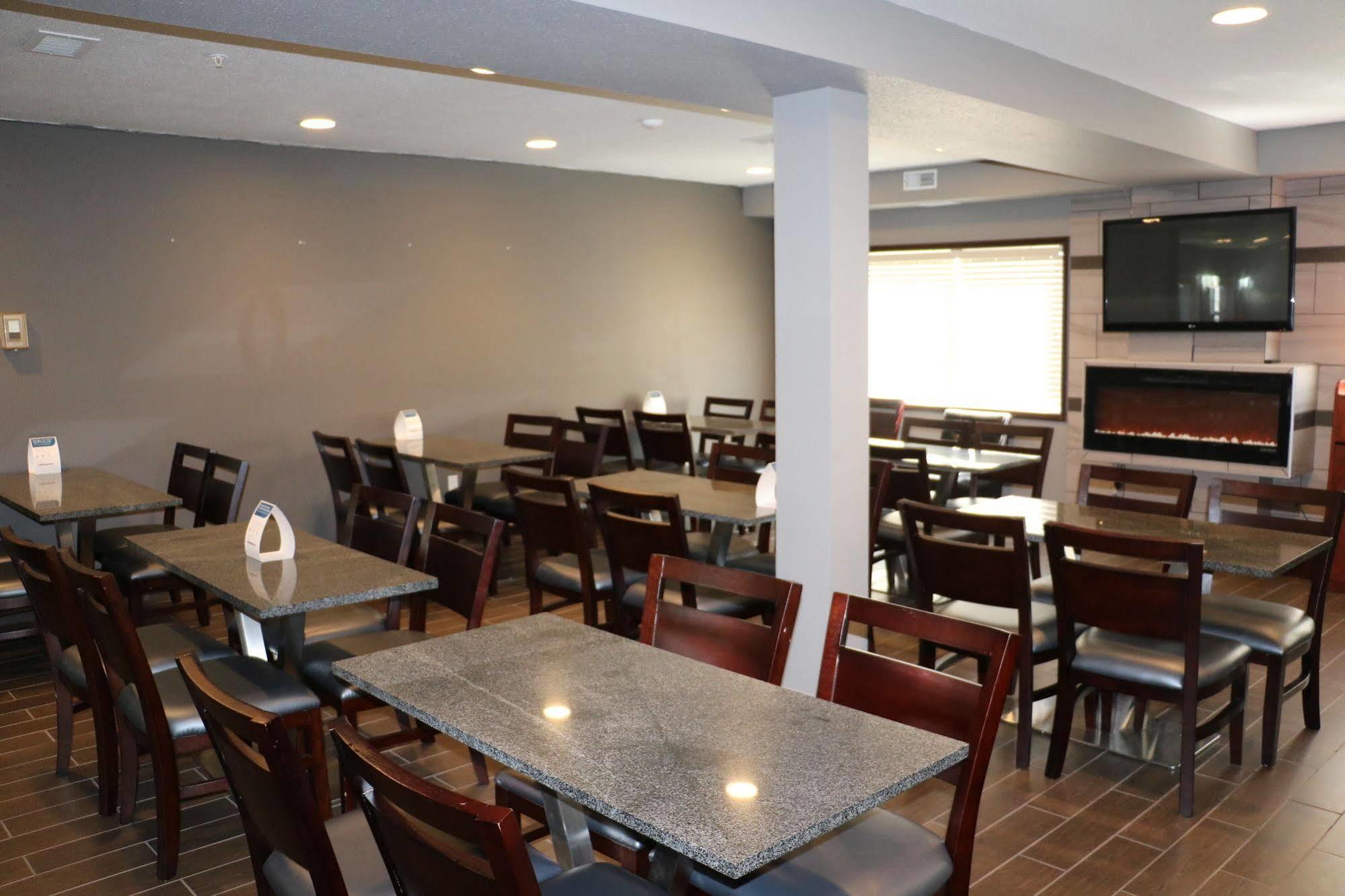 יורקטון Comfort Inn & Suites מראה חיצוני תמונה