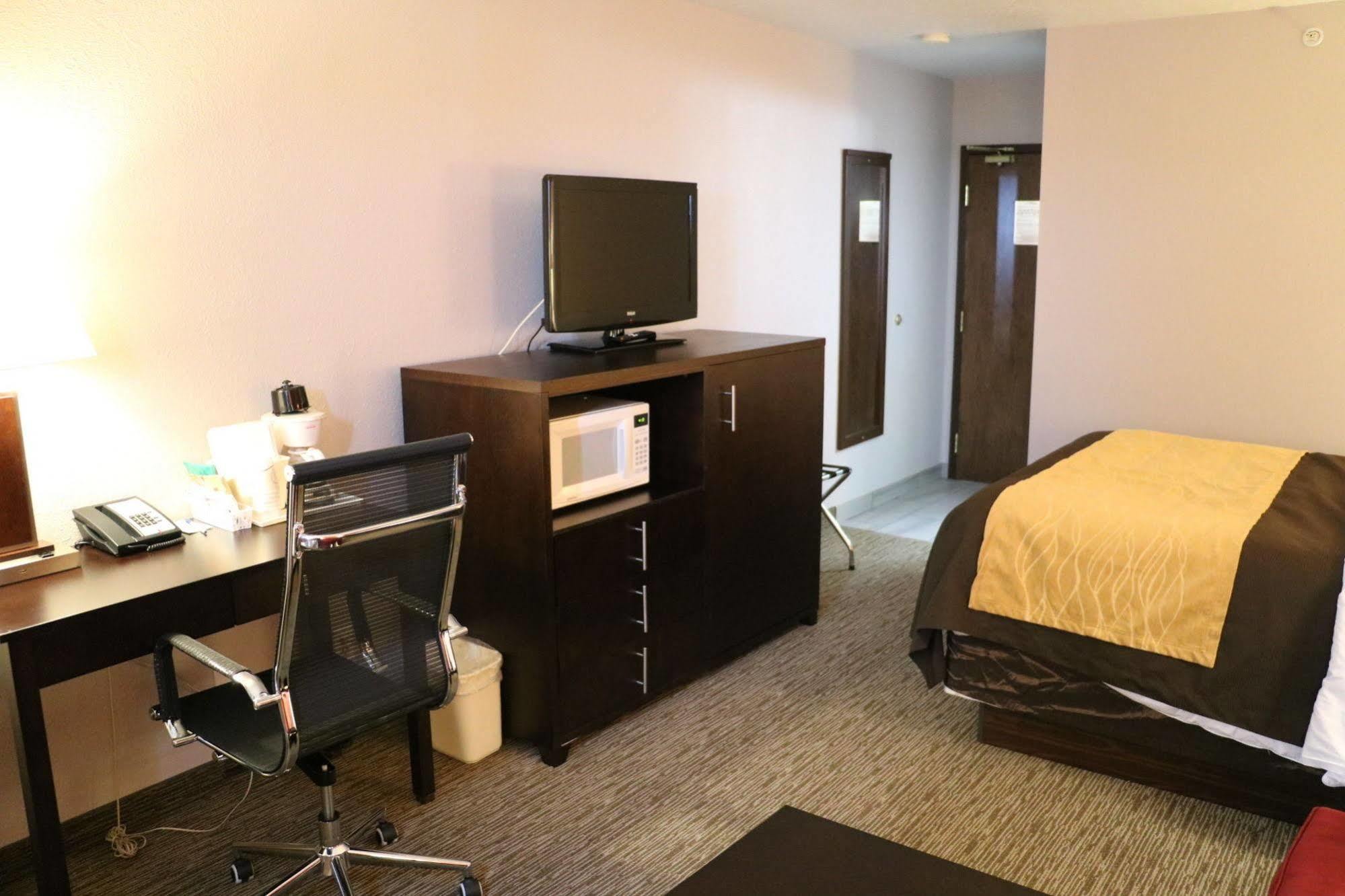 יורקטון Comfort Inn & Suites מראה חיצוני תמונה